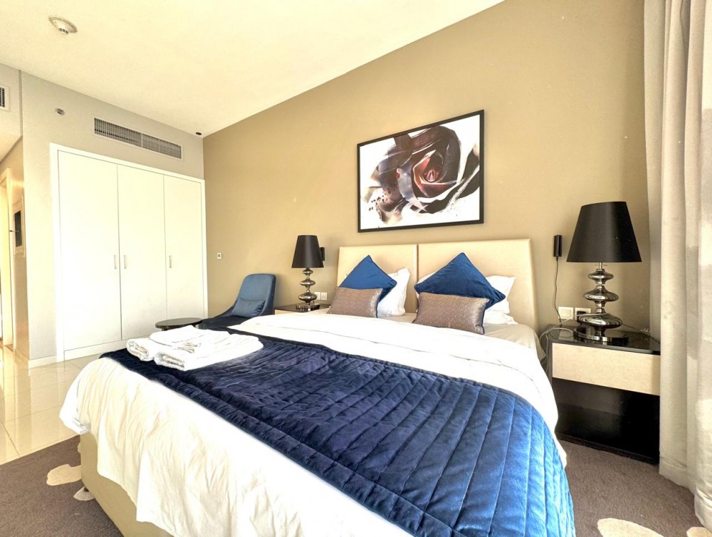 Spacious Studio - Balcony Pool Side