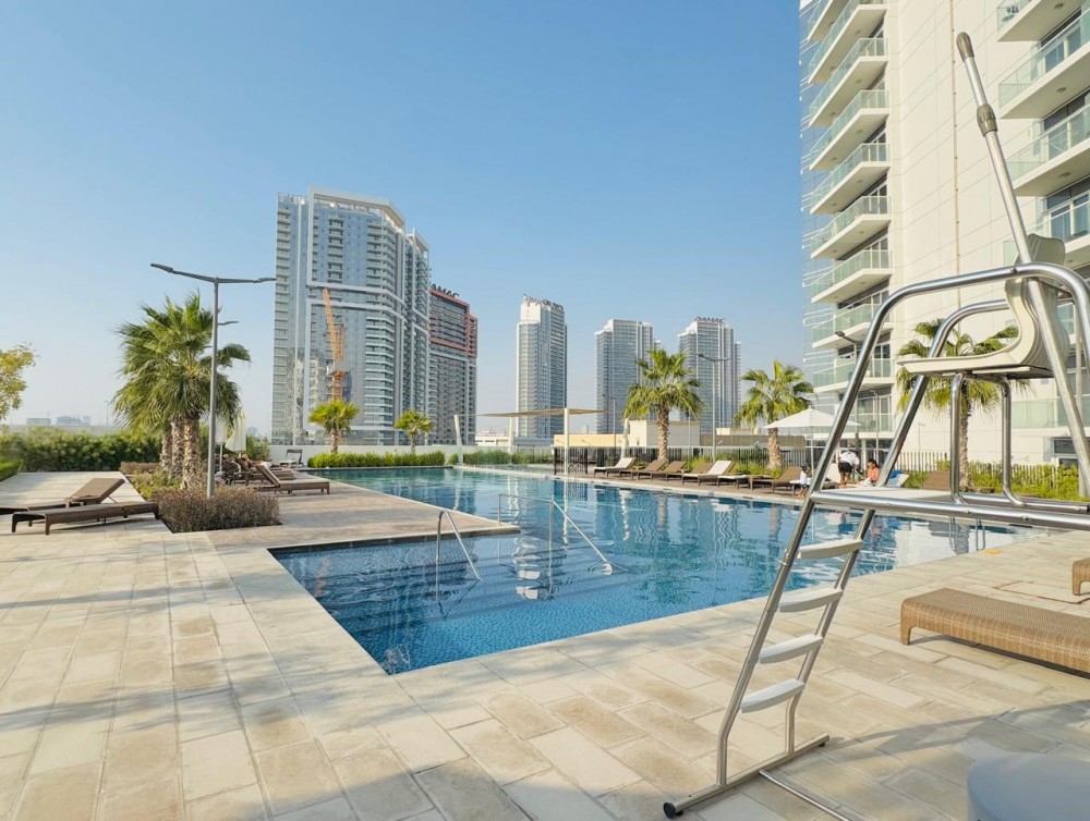 Spacious Studio - Balcony Pool Side