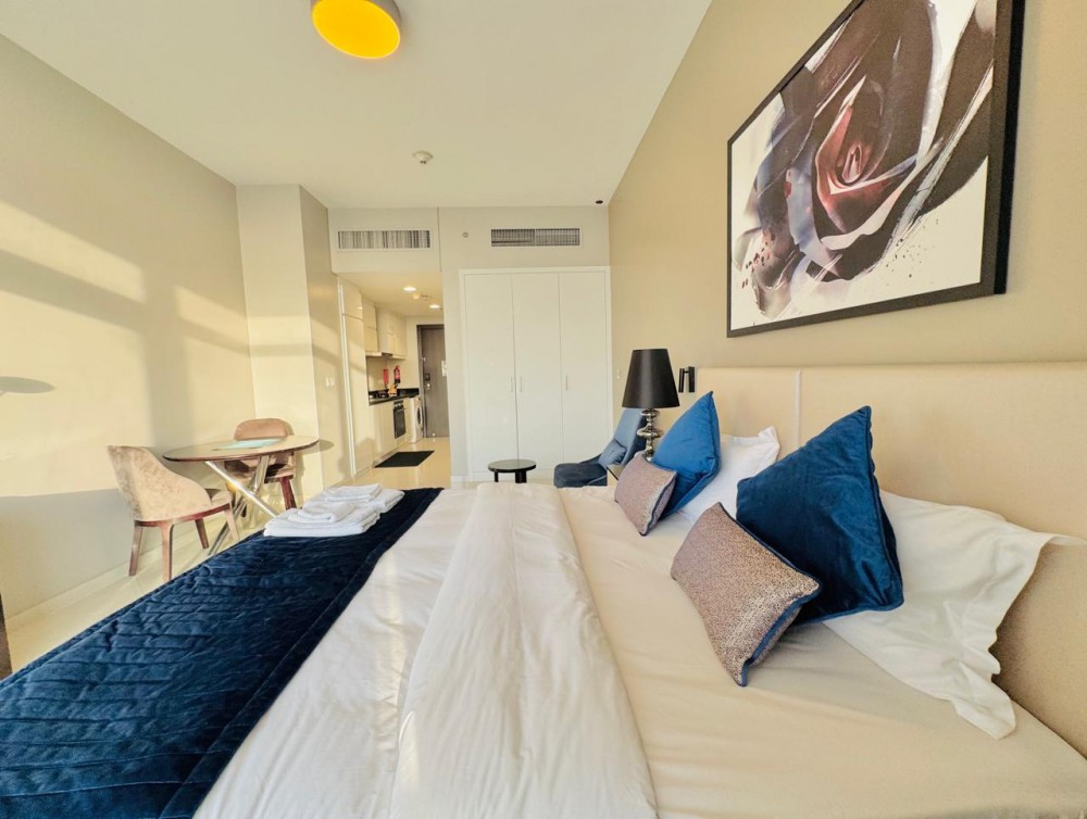 Spacious Studio - Balcony Pool Side
