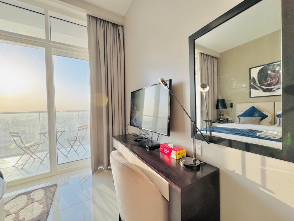 Spacious Studio - Balcony Pool Side