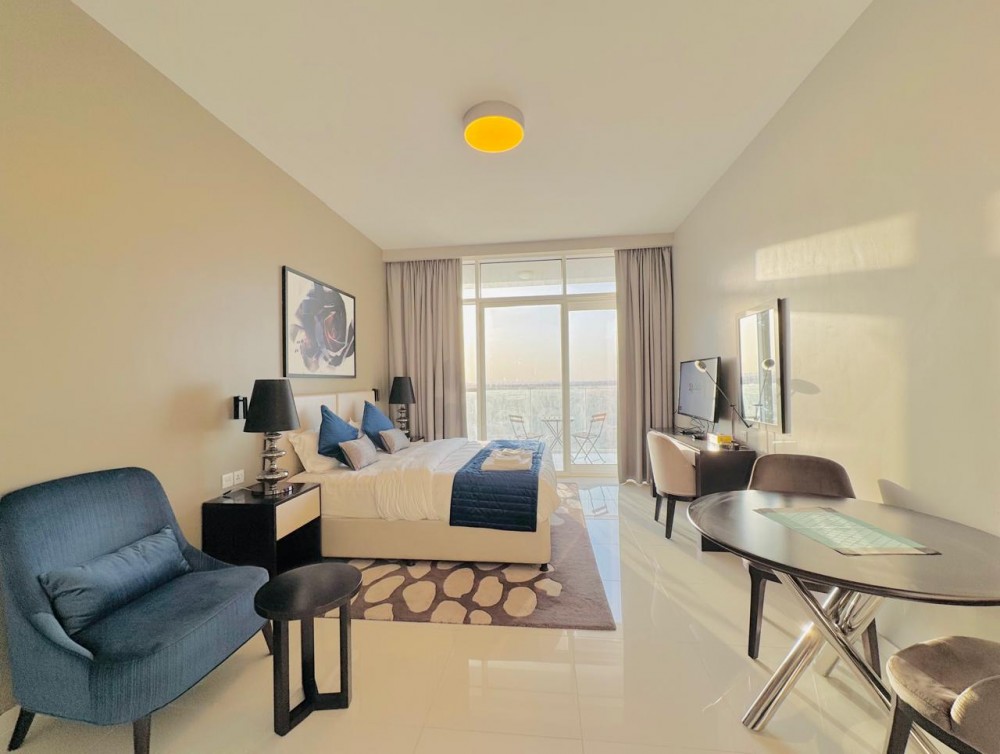 Spacious Studio - Balcony Pool Side